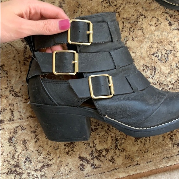 Gold buckle black Report booties - Picture 6 of 6